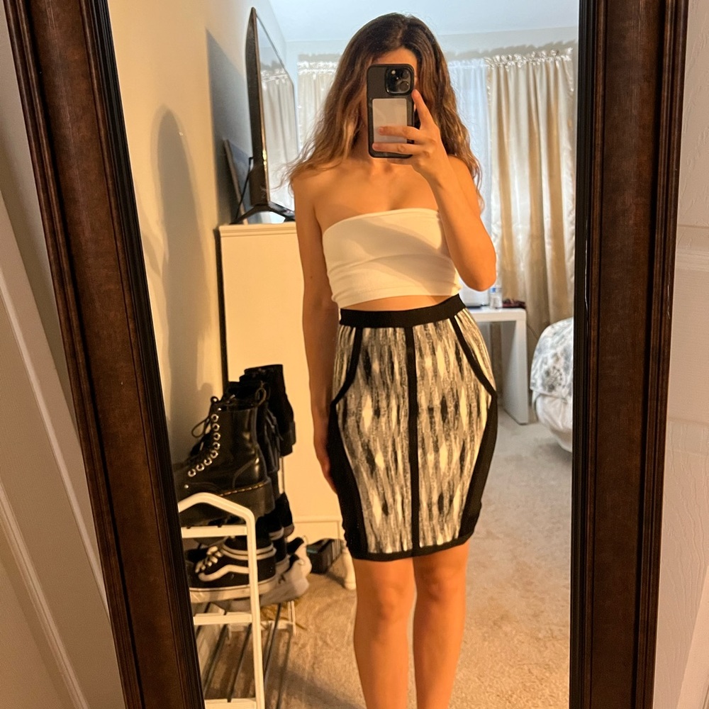 NWOT Black and white abstract skirt.